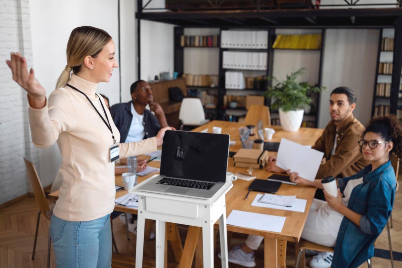 Environnement collaboratif et échanges entre apprenants en analyse financière
